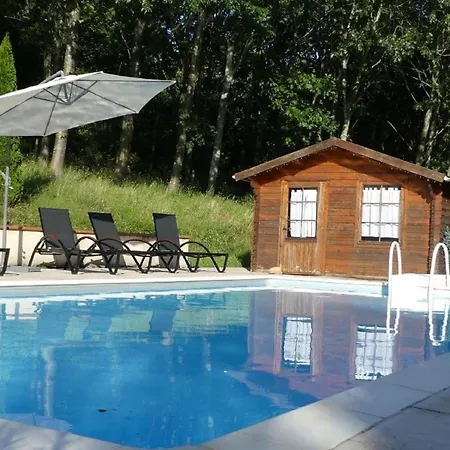 Hotel Attractive With Garden